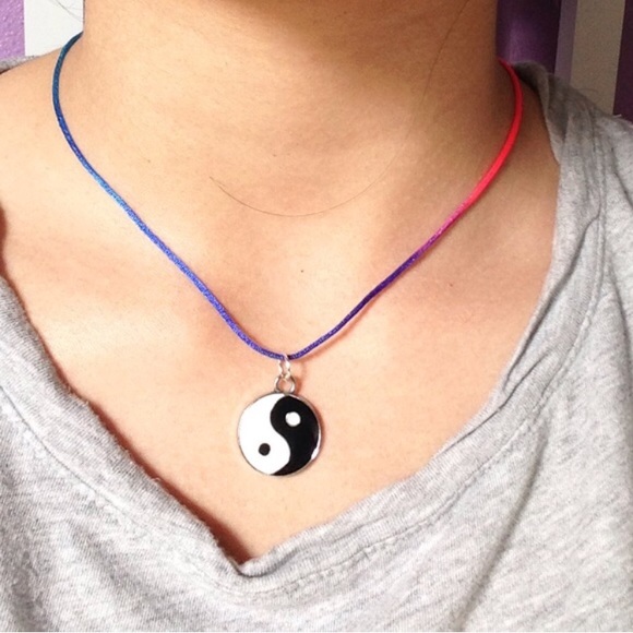 Rainbow yin yang choker - Picture 1 of 5